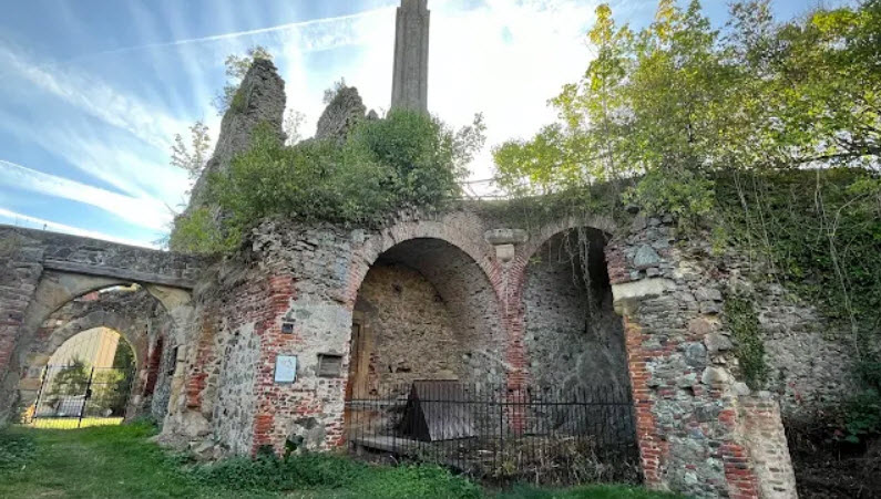 Zřícenina Hradu Roupov, Czech Republic (Czechia)